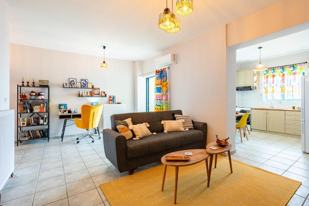 Jason City Escape - Cozy Urban Gem Kalamata Bagian luar foto