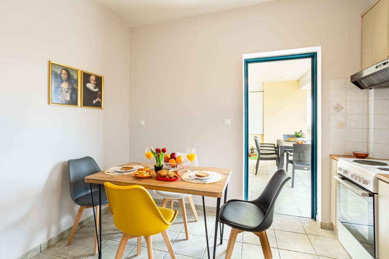 Jason City Escape - Cozy Urban Gem Kalamata Bagian luar foto