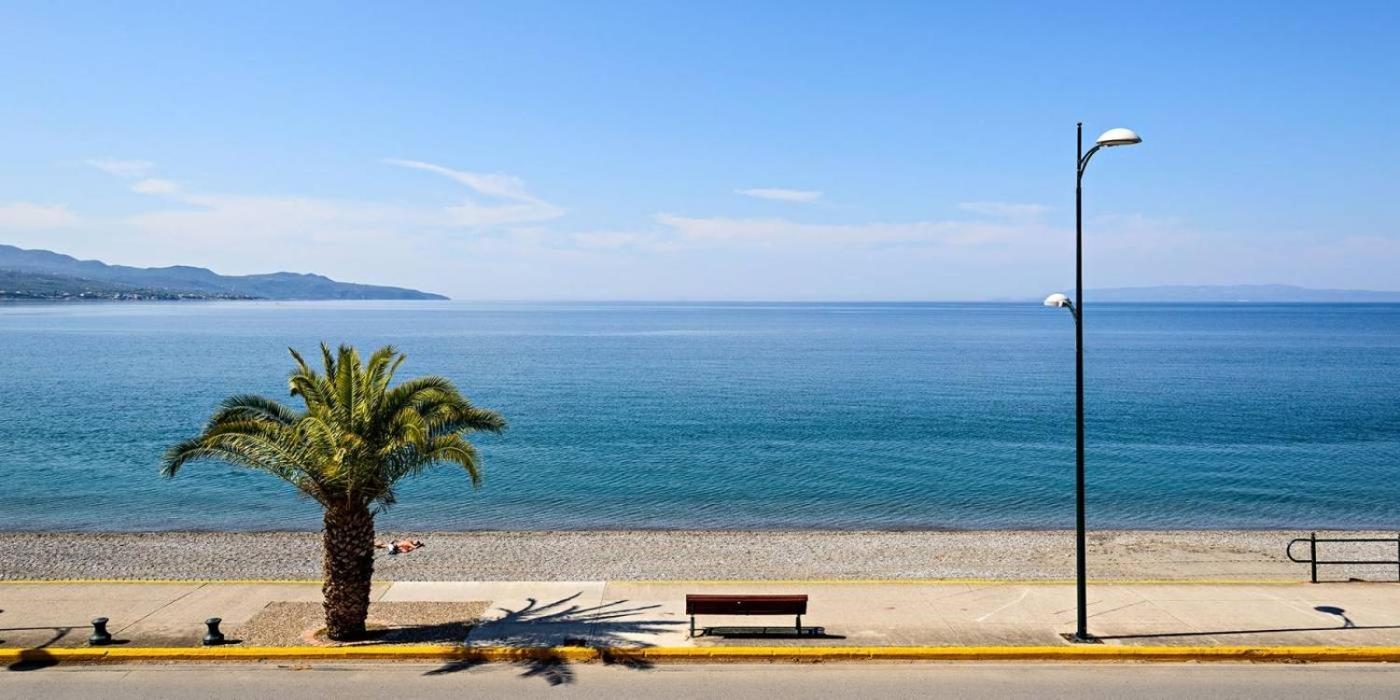 Jason City Escape - Cozy Urban Gem Kalamata Bagian luar foto