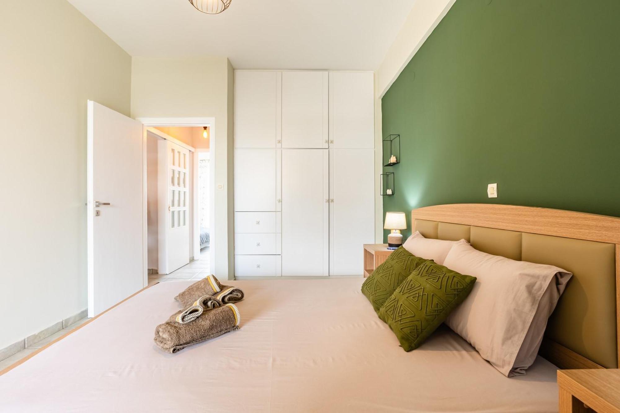 Jason City Escape - Cozy Urban Gem Kalamata Bagian luar foto