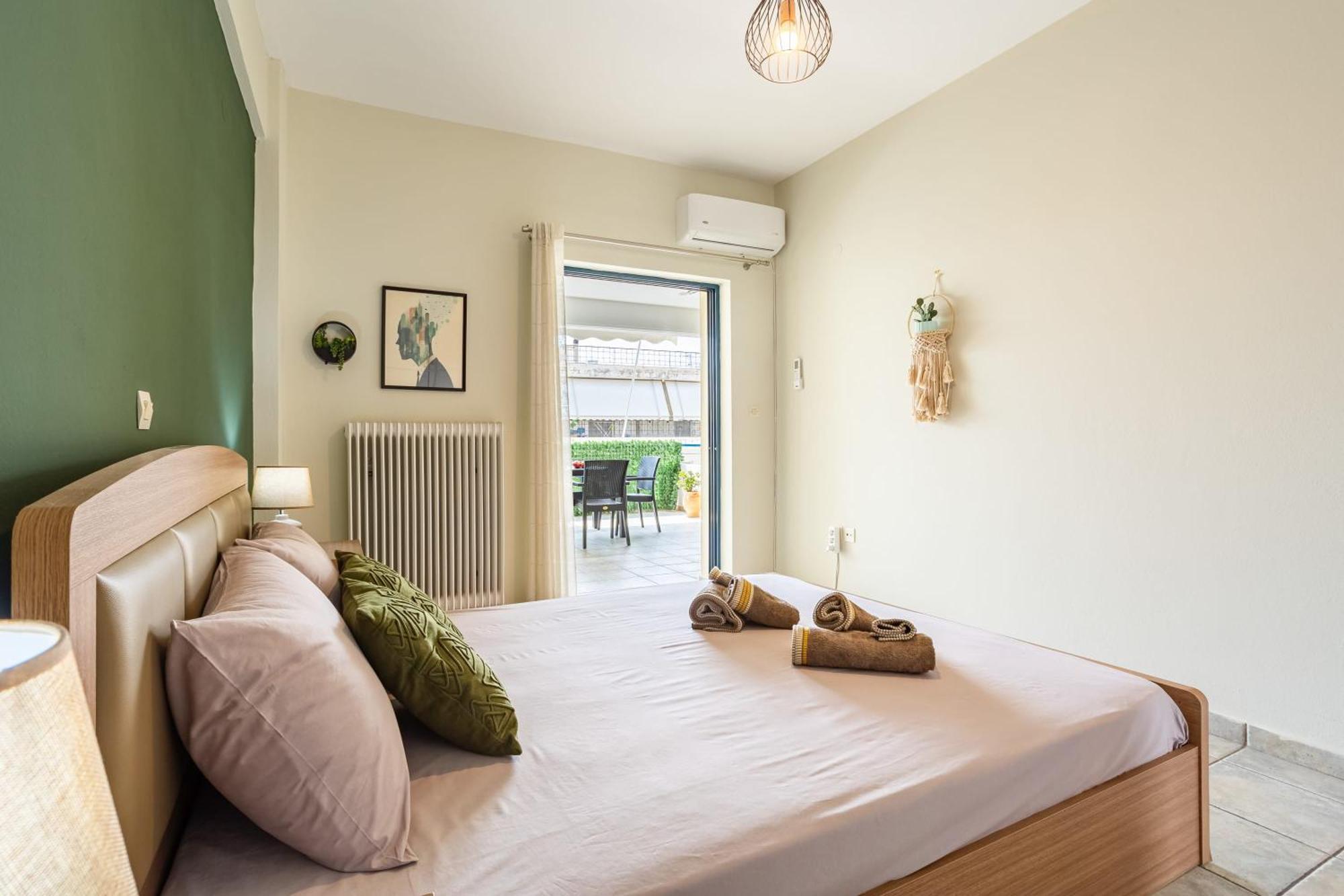 Jason City Escape - Cozy Urban Gem Kalamata Bagian luar foto