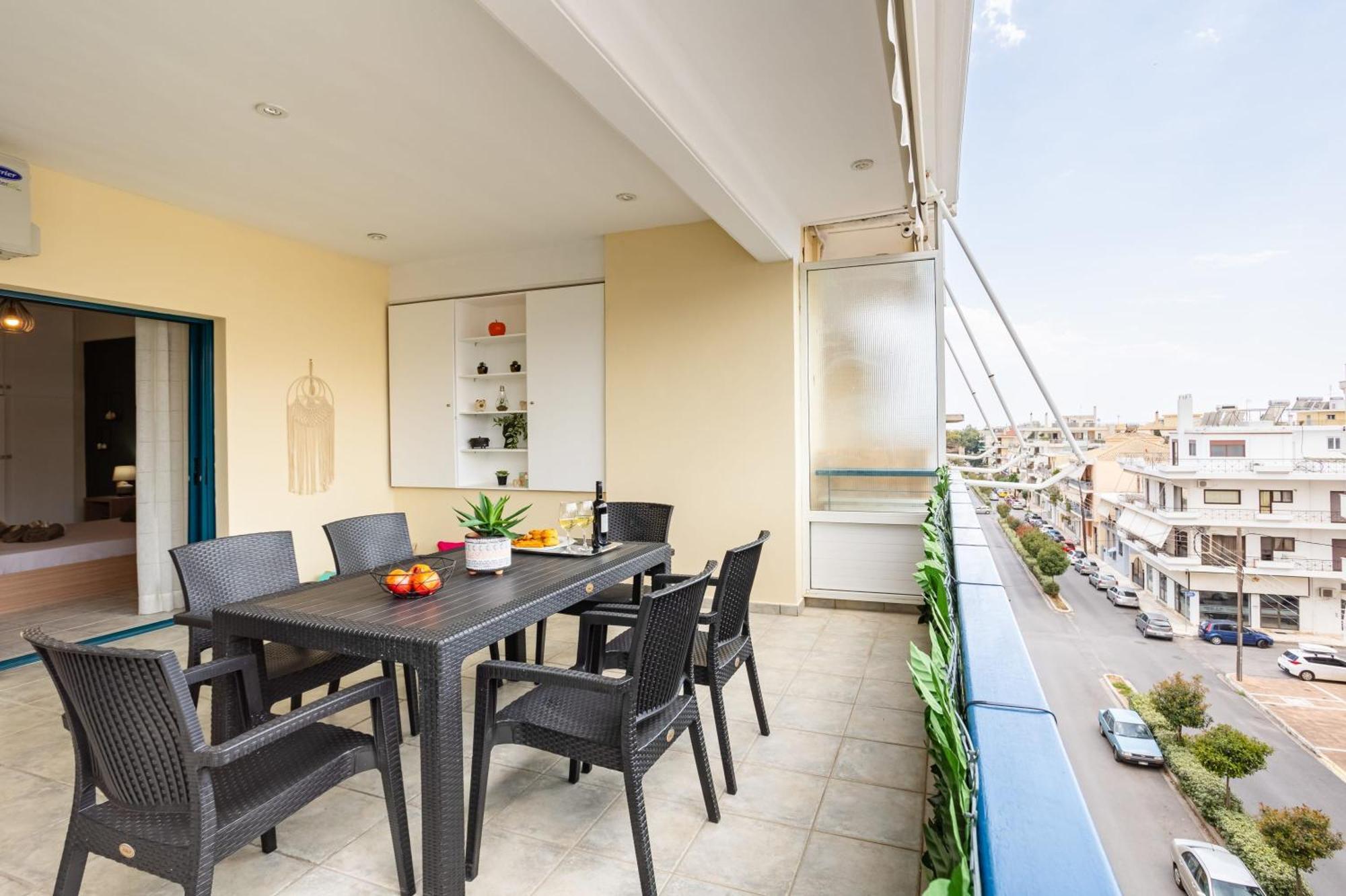 Jason City Escape - Cozy Urban Gem Kalamata Bagian luar foto