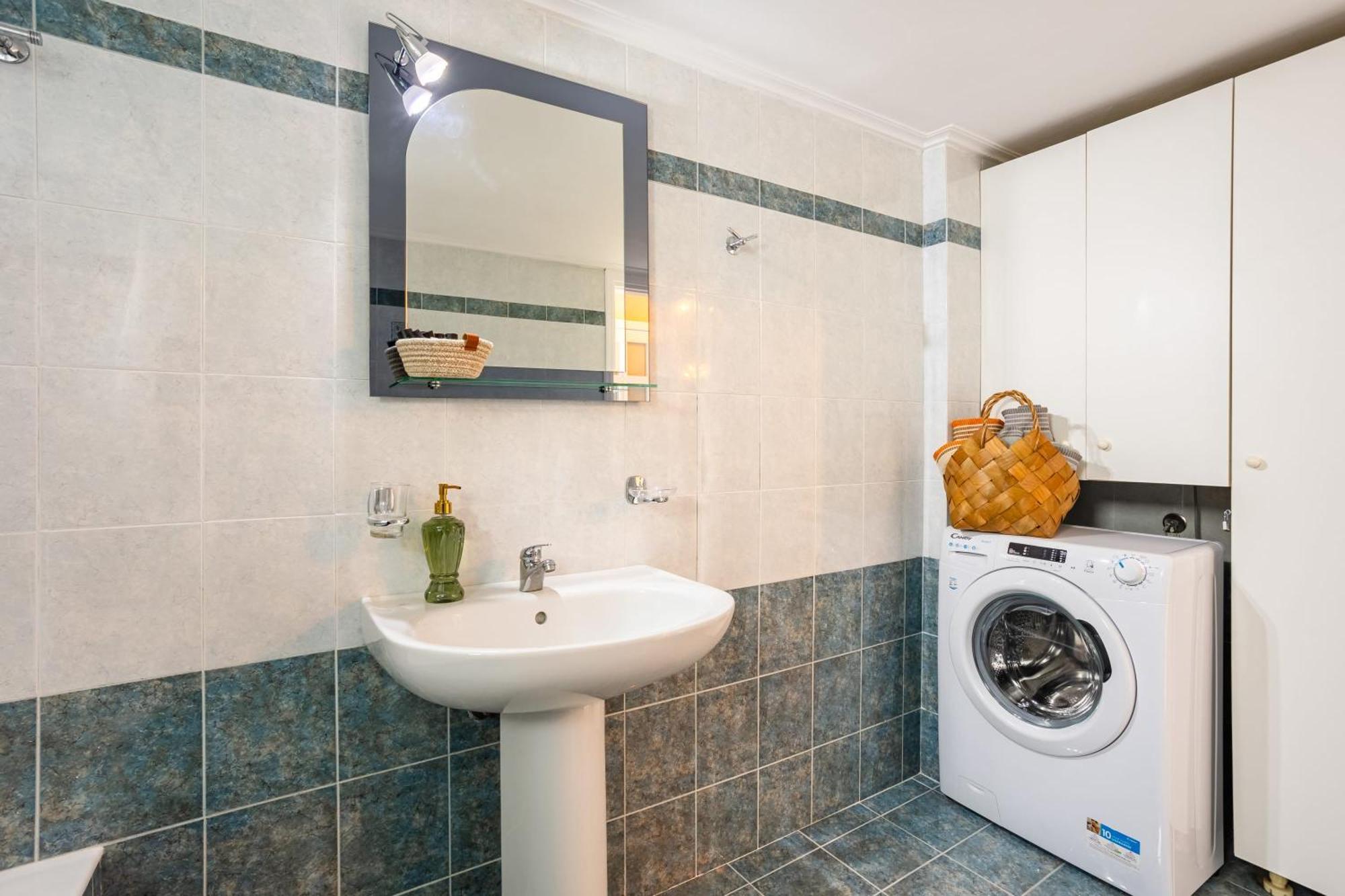 Jason City Escape - Cozy Urban Gem Kalamata Bagian luar foto