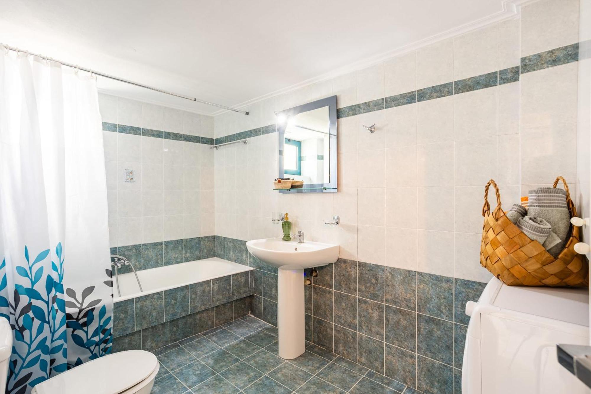 Jason City Escape - Cozy Urban Gem Kalamata Bagian luar foto