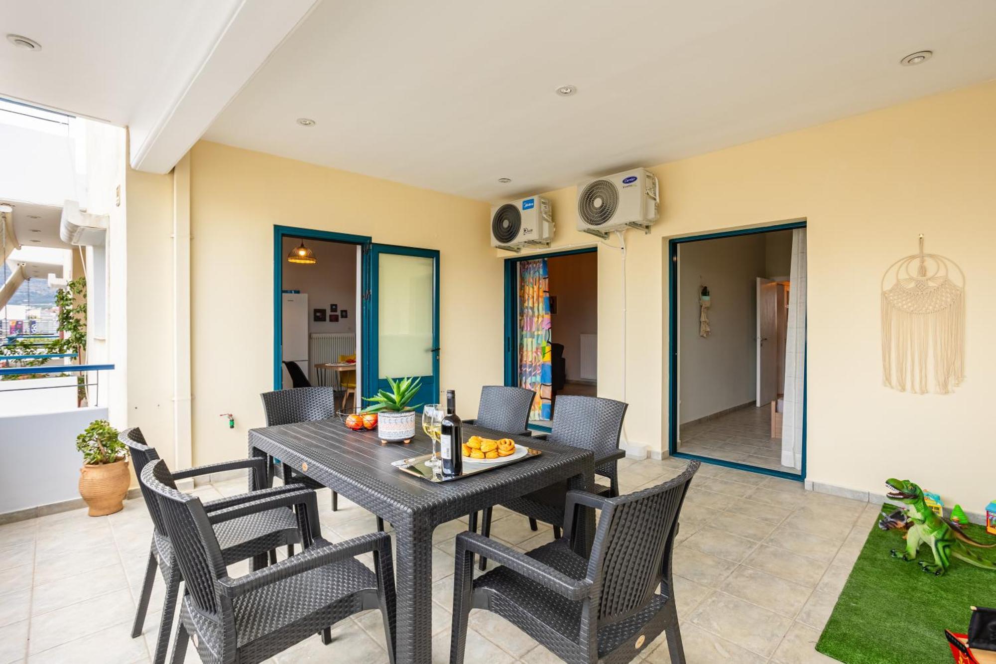 Jason City Escape - Cozy Urban Gem Kalamata Bagian luar foto
